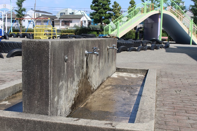 タイヤ公園：足も洗える水道